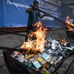 Ratusan Juta Rokok Ilegal Ludes Terbakar!