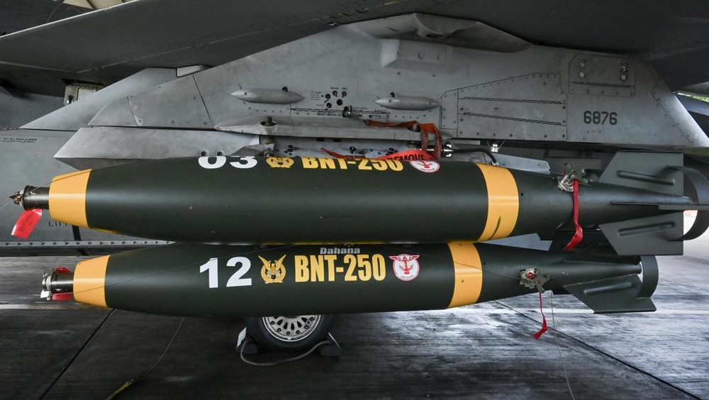 Judul Clickbait: BOM BARU! Siap Hancurkan Musuh dari Langit