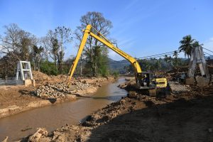 Heboh! Jembatan Tukka Bangkit, Akses Warga Segera Pulih!