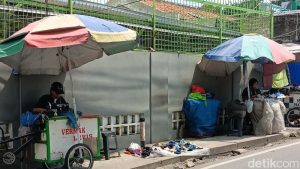 Miris! Penjahit Keliling Jakarta Pulang Tanpa Uang