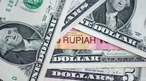 WASPADA! Rupiah Melemah, Harga Kebutuhan Melambung!