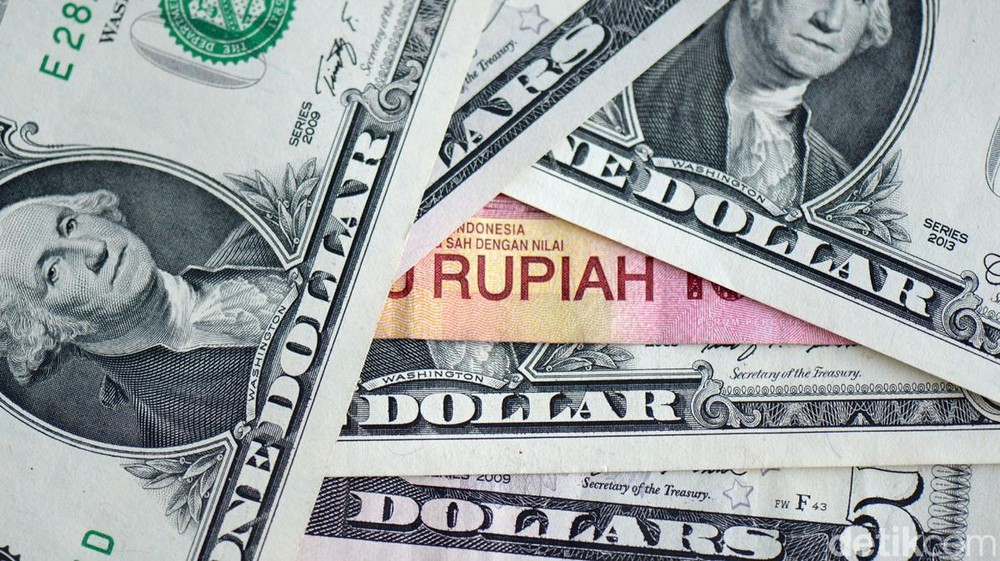 WASPADA! Rupiah Melemah, Harga Kebutuhan Melambung!