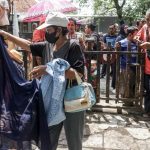 Heboh! Baju Lebaran Gratis Joli Jolan Diserbu Warga Solo!