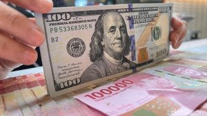 Gawat! Rupiah Diprediksi Tembus Rp 17.050 Usai Libur