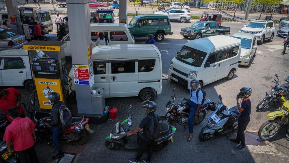 Krisis BBM Mencekam! Sri Lanka Libur Tiap Rabu, Bensin Dijatah!