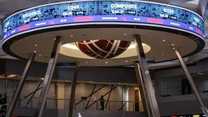Bursa Bergetar! 18 Emiten Raksasa Terancam Delisting!
