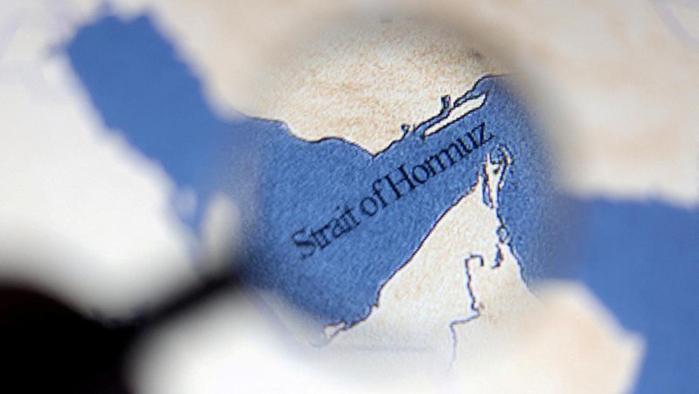 Selat Hormuz Dibuka! Kapal Pertamina Siap Melaju, Harga Minyak Anjlok!