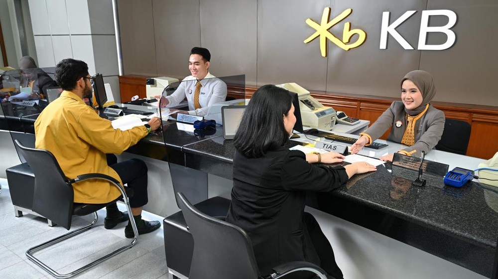 Terungkap! Strategi KB Bank Pangkas Ratusan Pegawai & Cabang