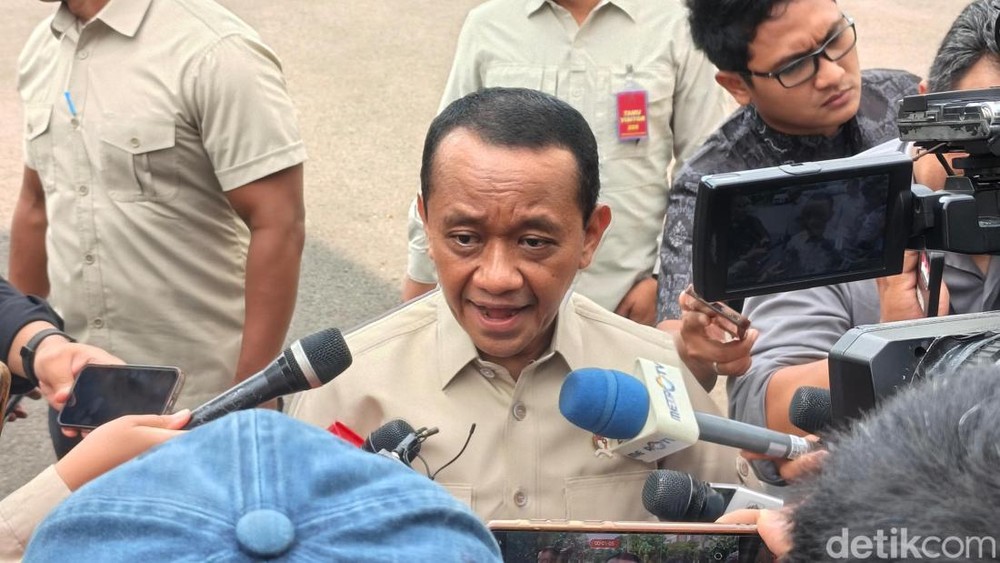 Bahlil Gebrak Istana: Ribuan Desa Segera Terang Benderang!