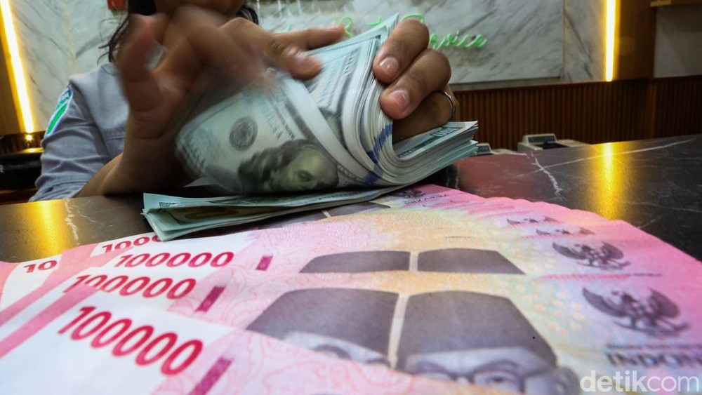 Dolar AS Menggila! Rupiah Terancam Anjlok Parah?