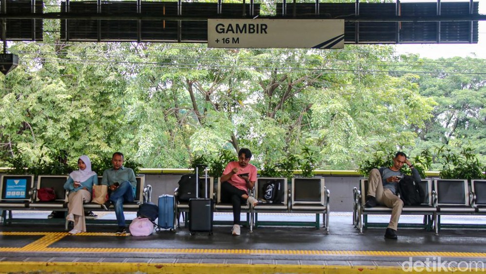 Gambir Bakal Buka Pintu KRL! Siap-siap Perubahan Besar!
