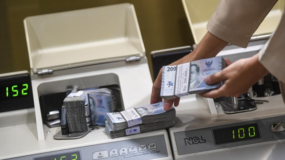 OJK Bocorkan Rahasia Bankir Tetap Cuan di Tengah Krisis!