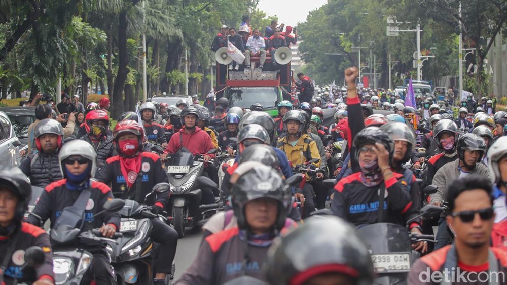 RUU Ketenagakerjaan Picu Amarah! 50 Ribu Buruh Siap Guncang 30 Kota!