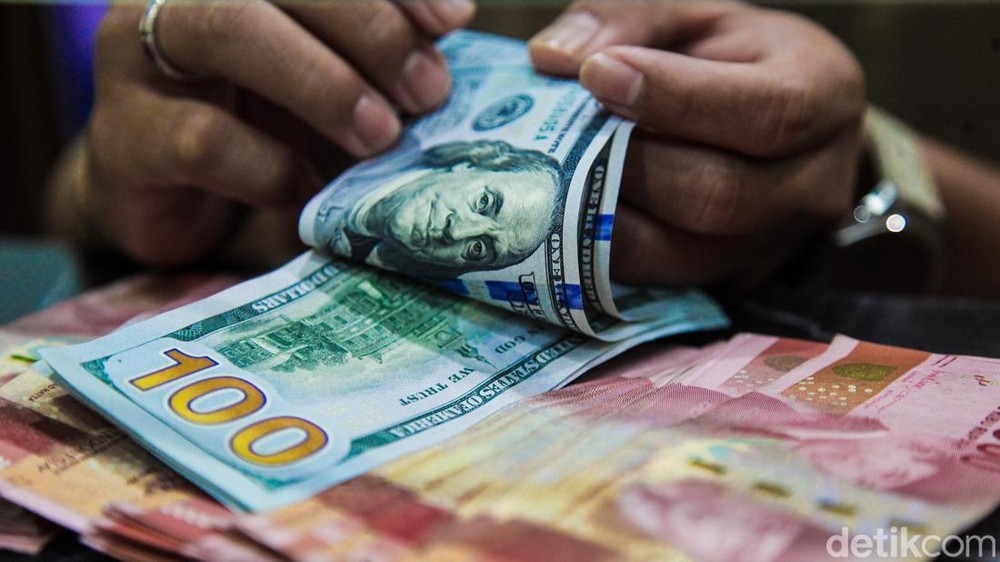 Rupiah Menggila! Dolar AS Terjun Bebas ke Rp17.607!