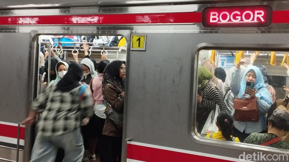 KRL Bekas Jepang: Dulu Ditolak, Kini Disetujui DPR!