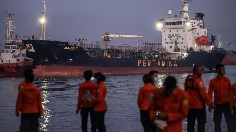 PERTAMINA JADI PAHLAWAN! 16 Korban Kapal Tenggelam Diselamatkan!