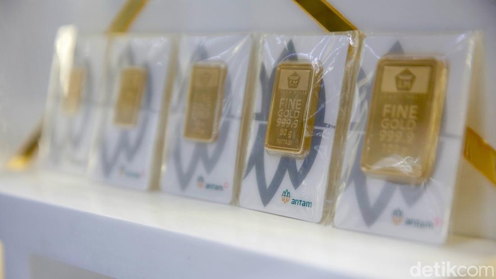 Harga Emas Antam Anjlok, Waktunya Beli?
