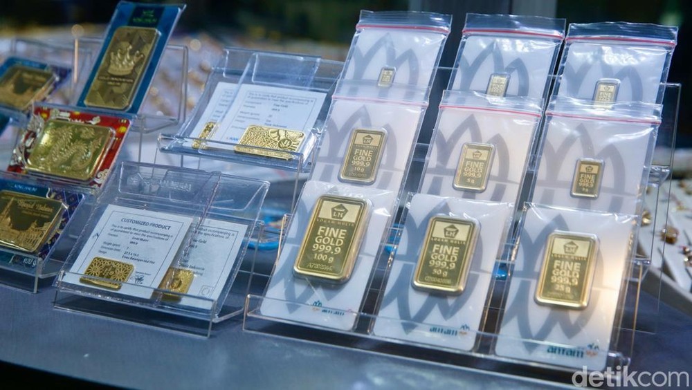Harga Emas Antam Terjun Bebas, Cek Detailnya!