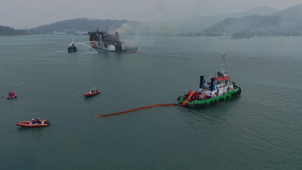 Cegah Pencemaran Laut, Pertamina Pasang Oil Boom!