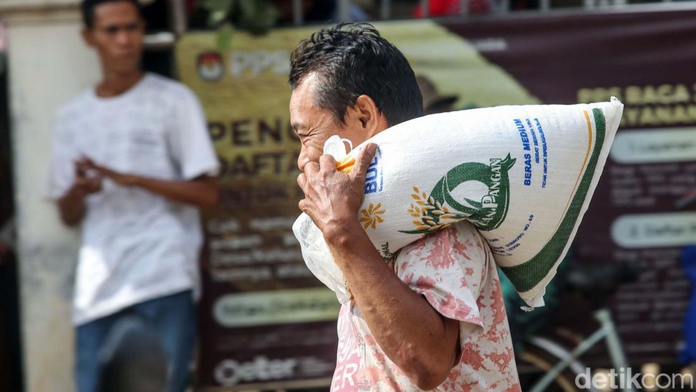 Kabar Gembira! Warga Dapat Beras Gratis!